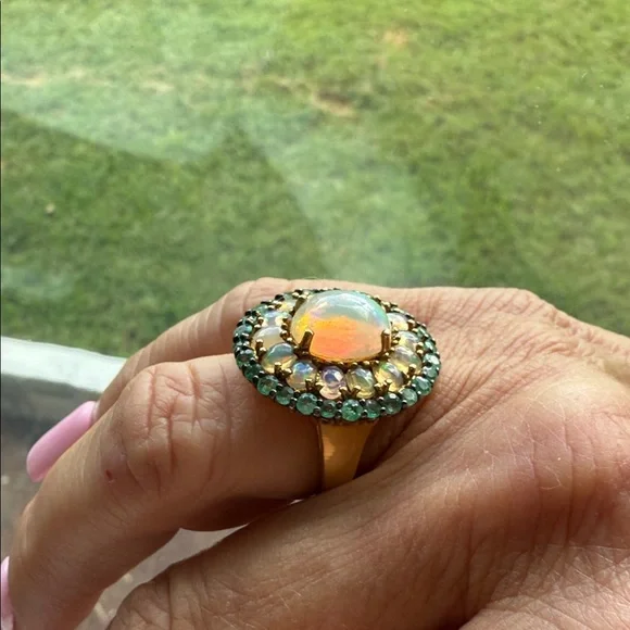 Opulent Opal and Green Gemstone Ring - Picture 3 of 11